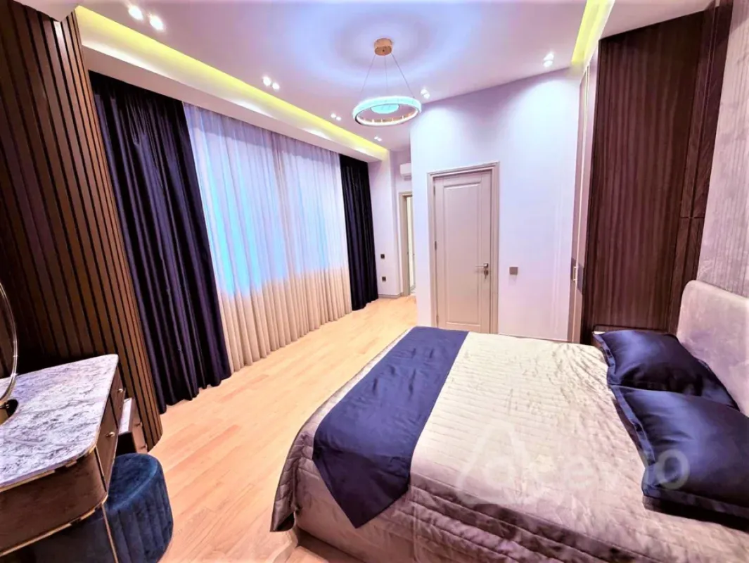 Kirayə verilir 3 otaqlı yeni tikili 140 m²