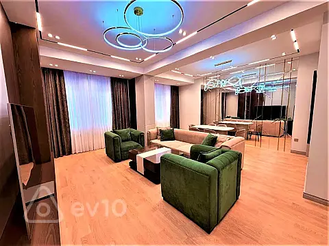 Kirayə verilir 3 otaqlı yeni tikili 140 m²