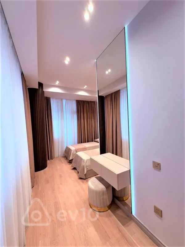 Kirayə verilir 3 otaqlı yeni tikili 140 m²