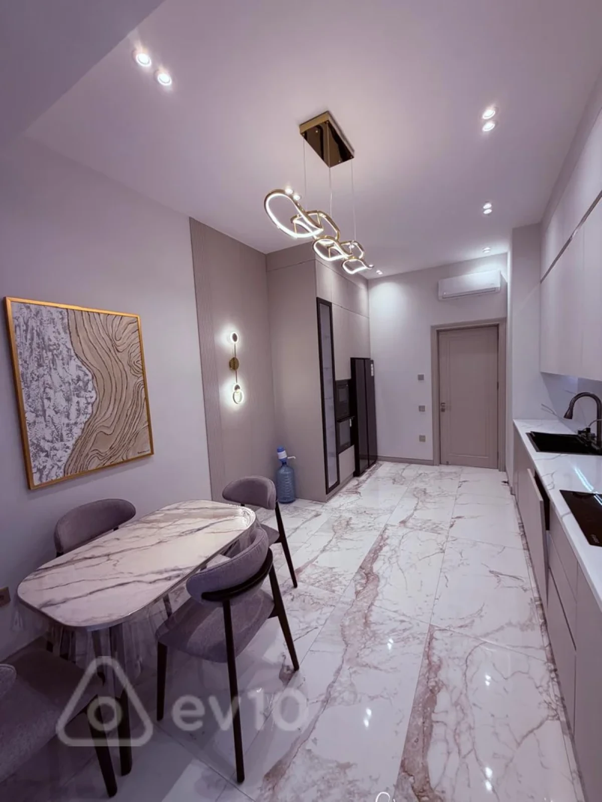 Kirayə verilir 3 otaqlı yeni tikili 140 m²