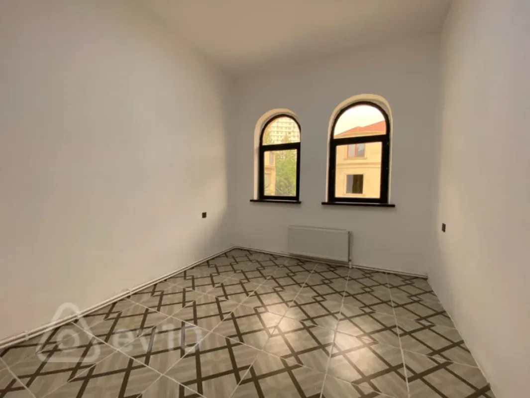 Kirayə verilir mənzil 1000 m²