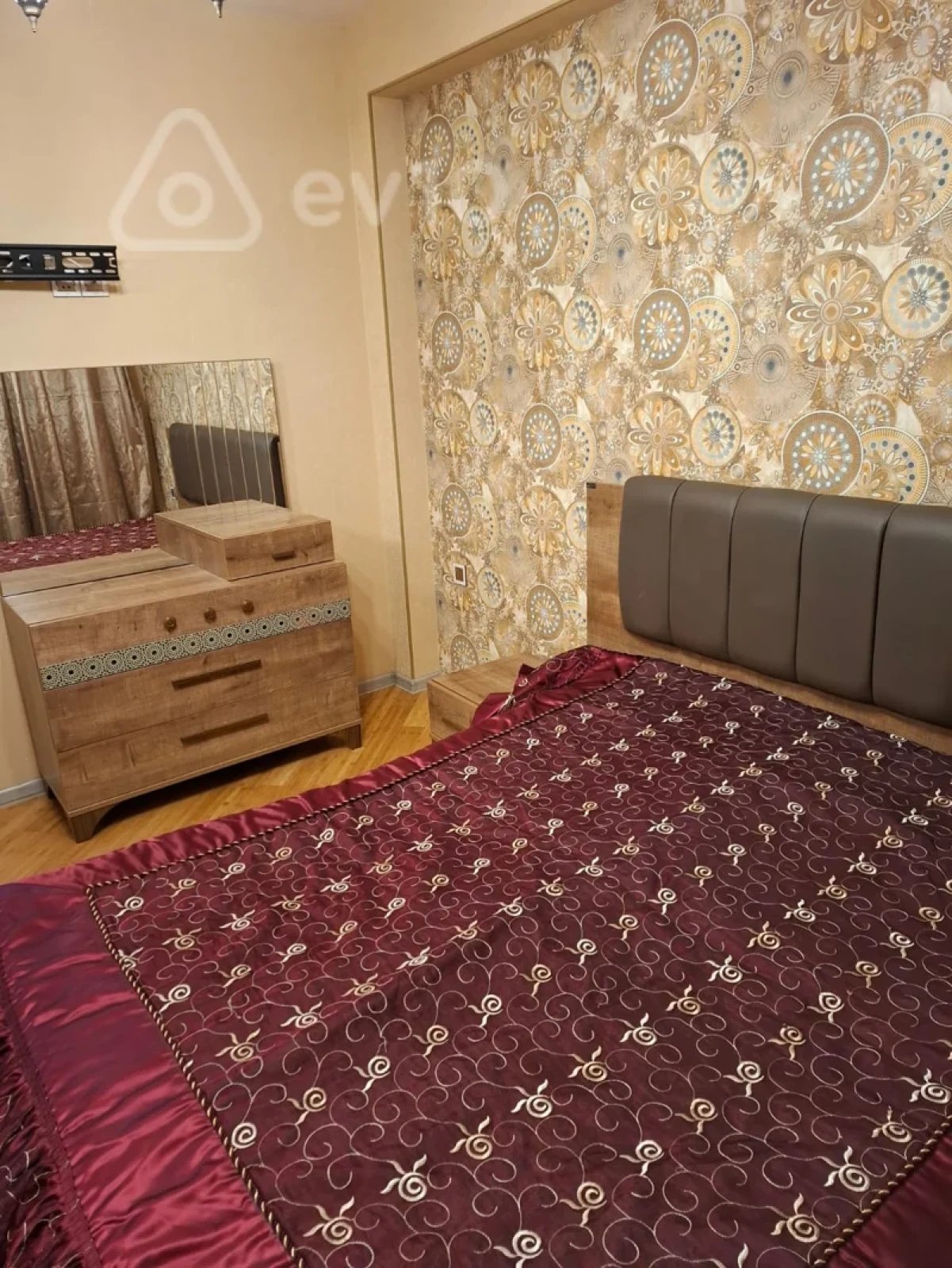 Kirayə verilir 2 otaqlı yeni tikili 70 m²
