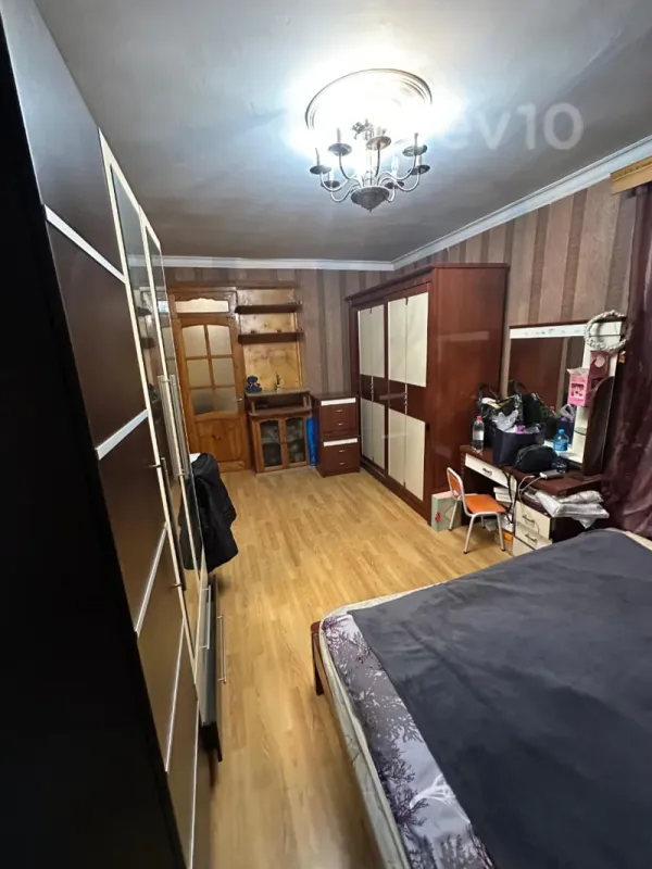 Satılır 2 otaqlı köhnə tikili 55 m²