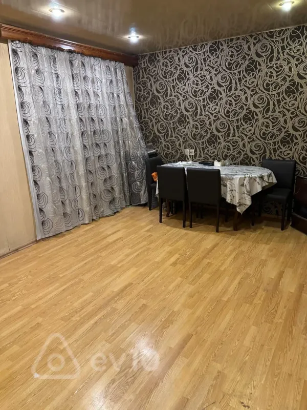 Satılır 2 otaqlı köhnə tikili 55 m²