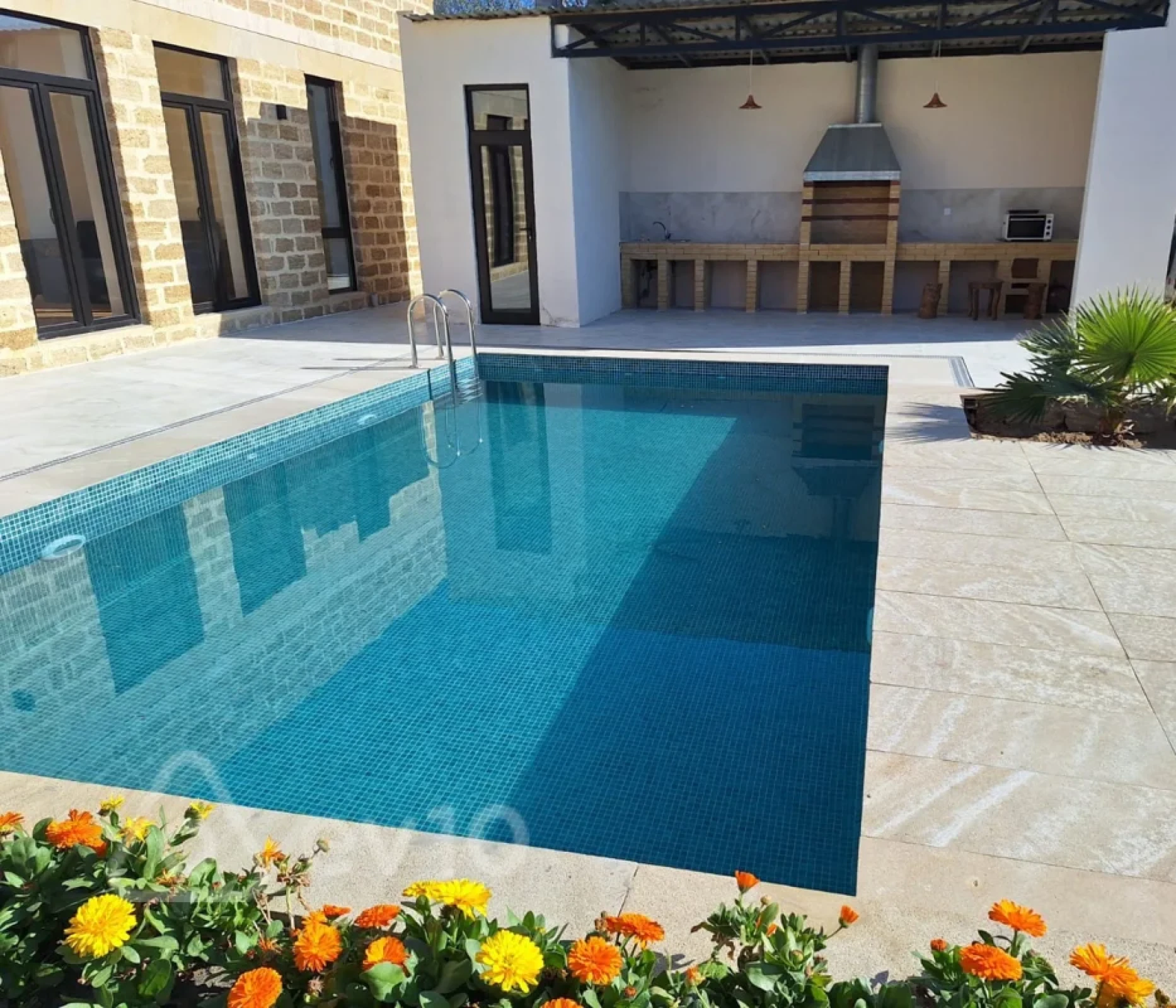 Kirayə verilir 6 otaqlı həyət evi 200 m²