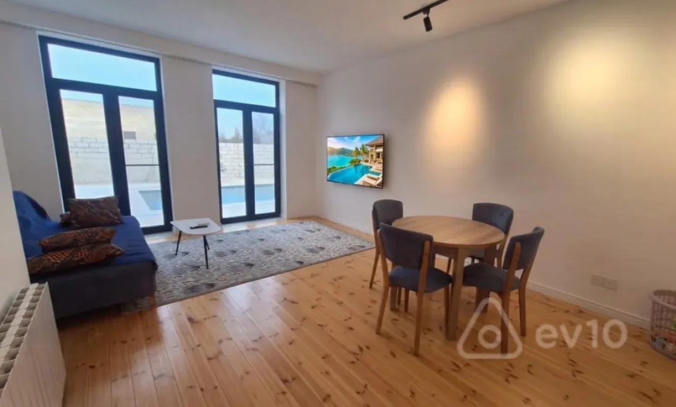 Kirayə verilir 6 otaqlı həyət evi 200 m²