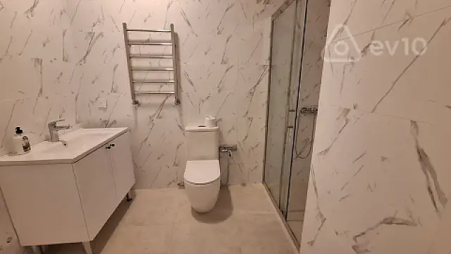 Kirayə verilir 6 otaqlı həyət evi 200 m²