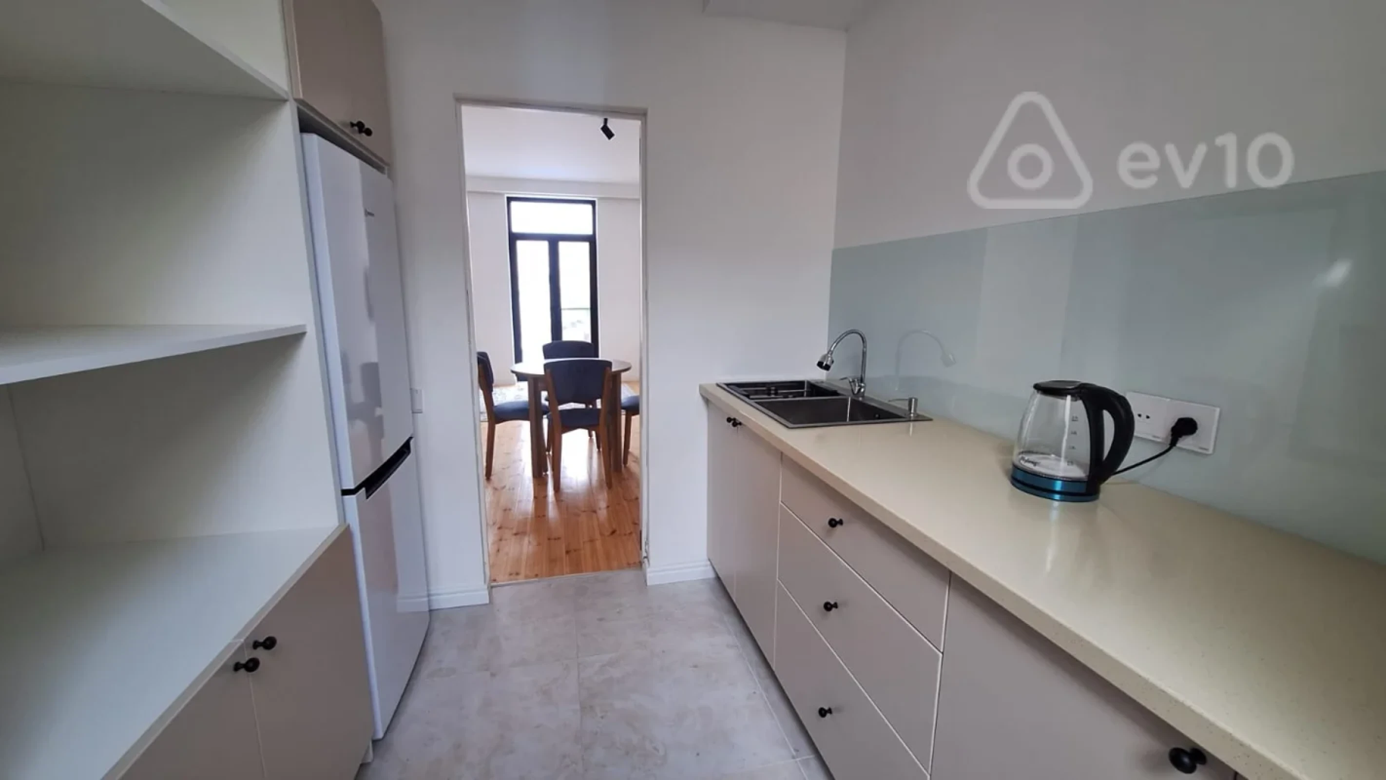 Kirayə verilir 6 otaqlı həyət evi 200 m²