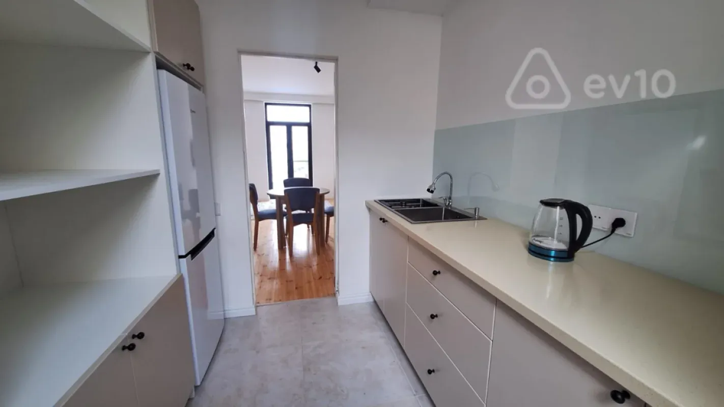 Kirayə verilir 6 otaqlı həyət evi 200 m²