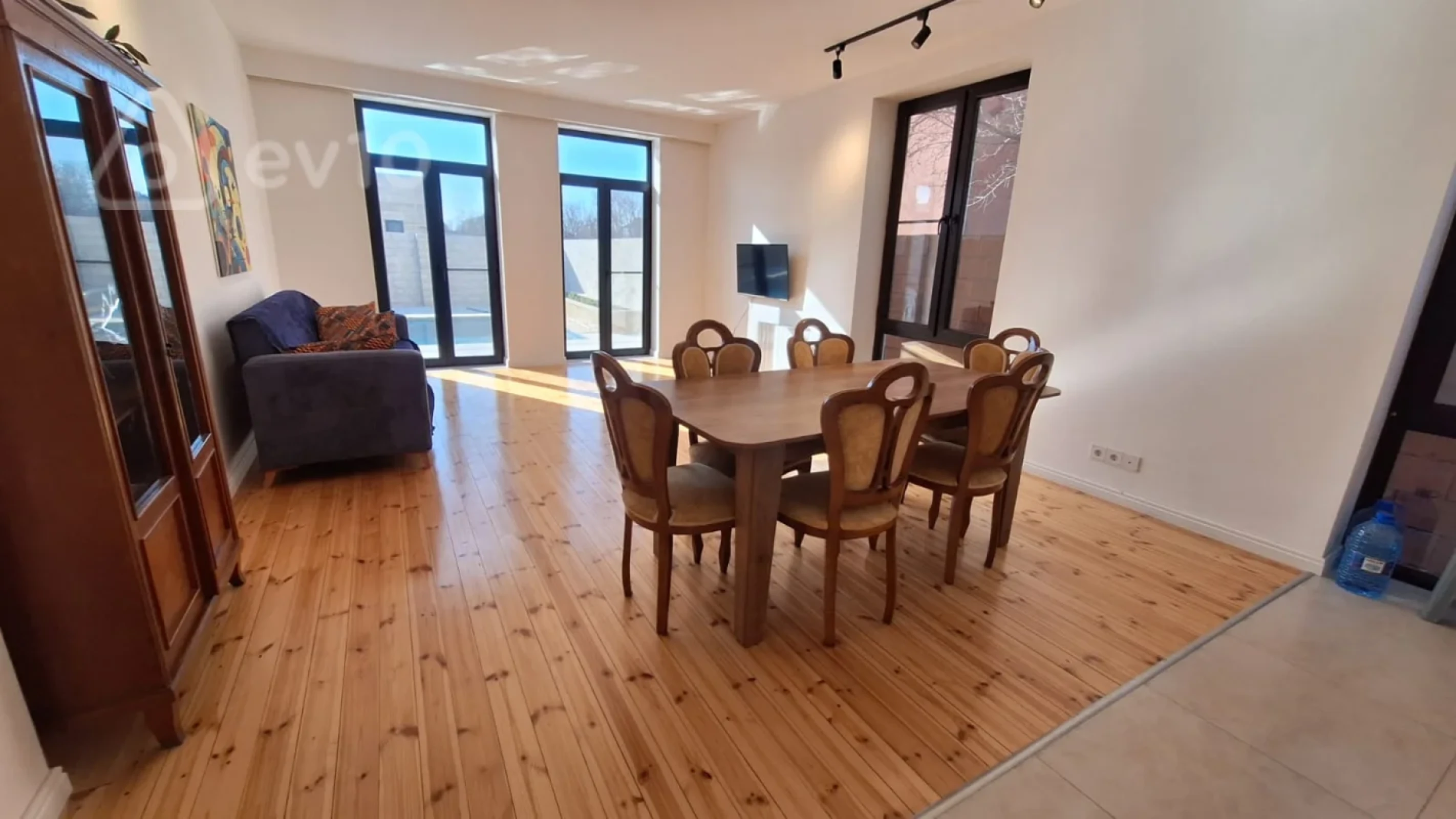 Kirayə verilir 6 otaqlı həyət evi 200 m²