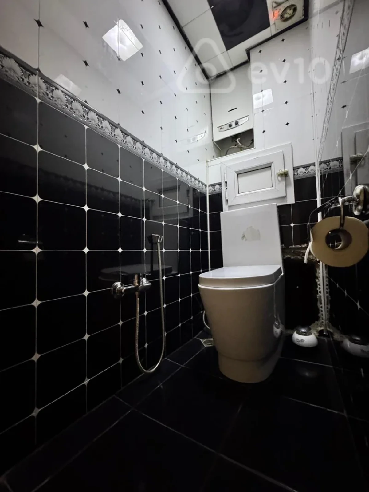 Satılır 3 otaqlı köhnə tikili 100 m²