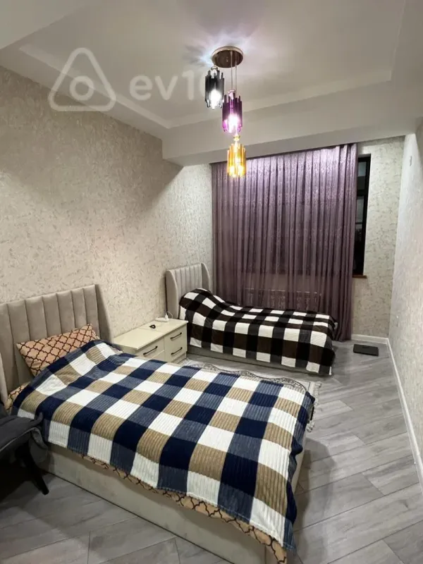 Kirayə verilir 3 otaqlı yeni tikili 135 m²