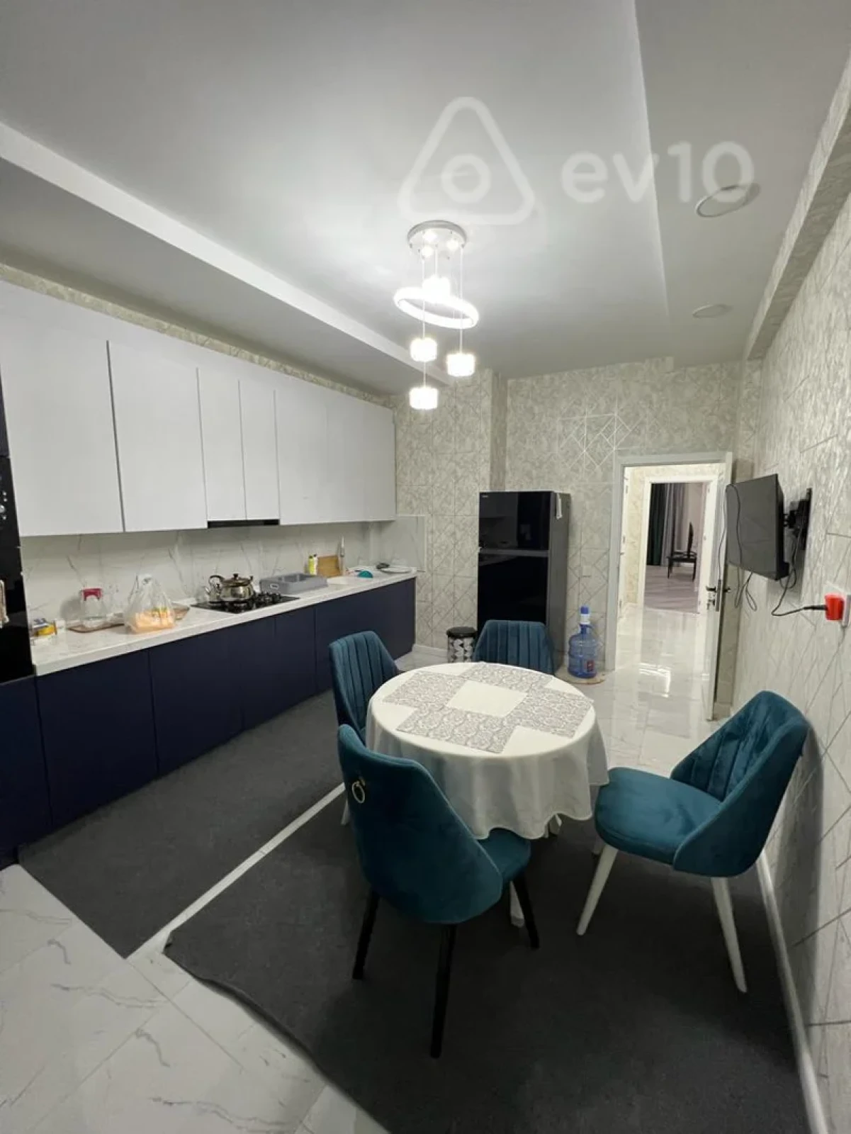 Kirayə verilir 3 otaqlı yeni tikili 135 m²