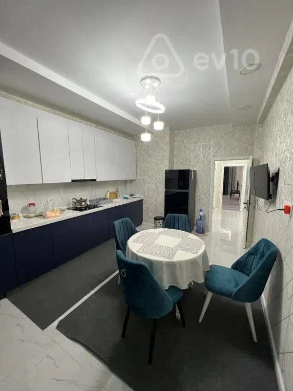 Kirayə verilir 3 otaqlı yeni tikili 135 m²
