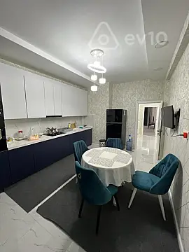 Kirayə verilir 3 otaqlı yeni tikili 135 m²