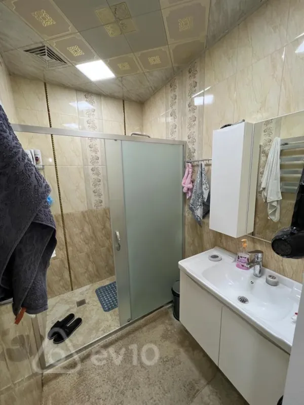 Kirayə verilir 3 otaqlı yeni tikili 135 m²