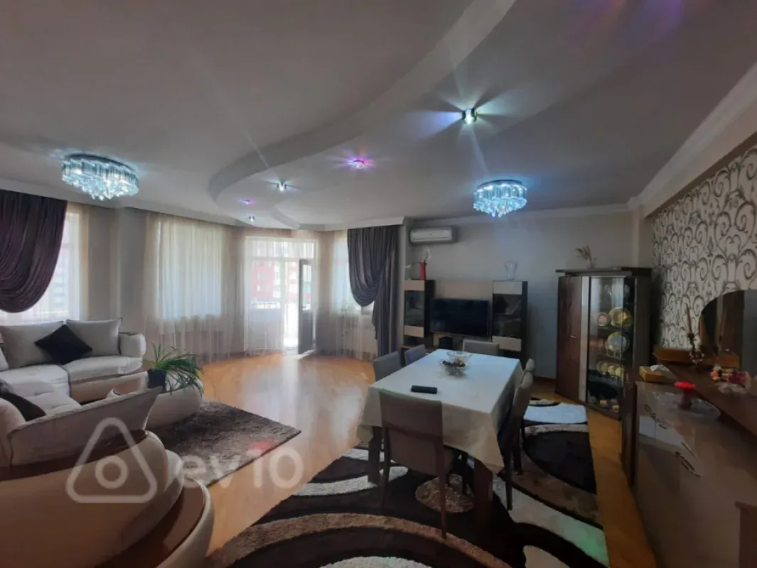 Kirayə verilir 2 otaqlı yeni tikili 100 m²