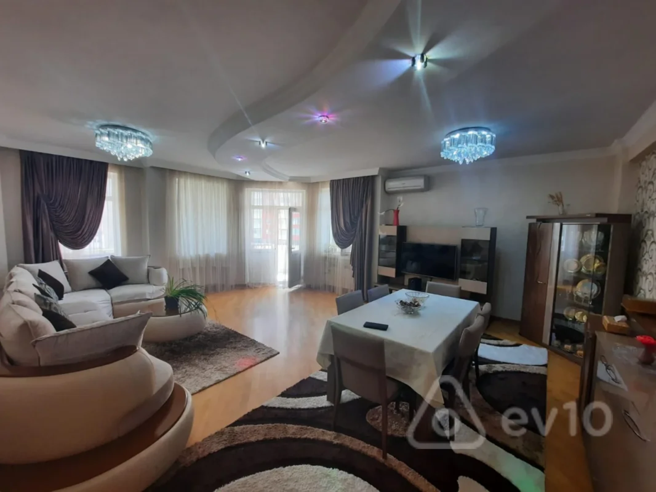 Kirayə verilir 2 otaqlı yeni tikili 100 m²