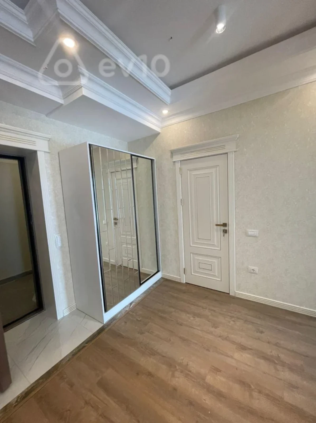 Kirayə verilir 2 otaqlı yeni tikili 68 m²