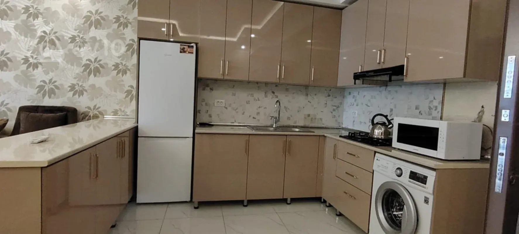 Kirayə verilir 2 otaqlı yeni tikili 68 m²