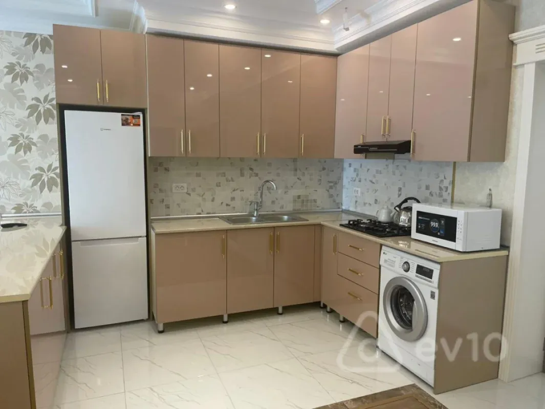 Kirayə verilir 2 otaqlı yeni tikili 68 m²