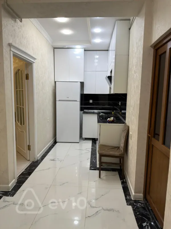 Kirayə verilir 2 otaqlı yeni tikili 60 m²