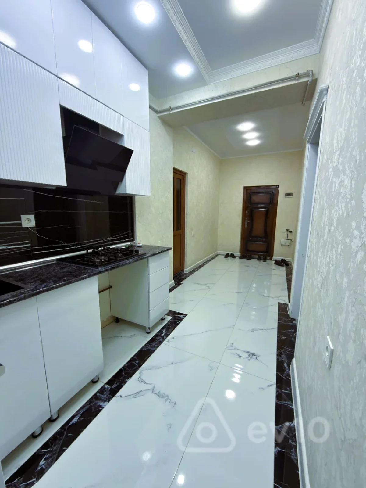 Kirayə verilir 2 otaqlı yeni tikili 60 m²
