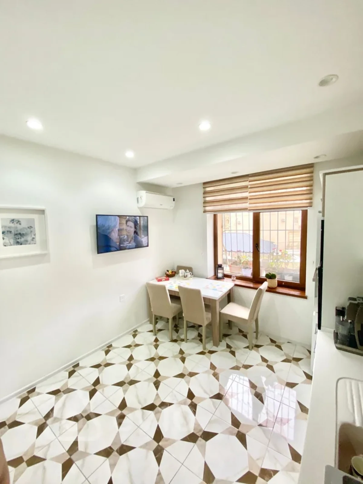 Kirayə verilir 3 otaqlı yeni tikili 145 m²