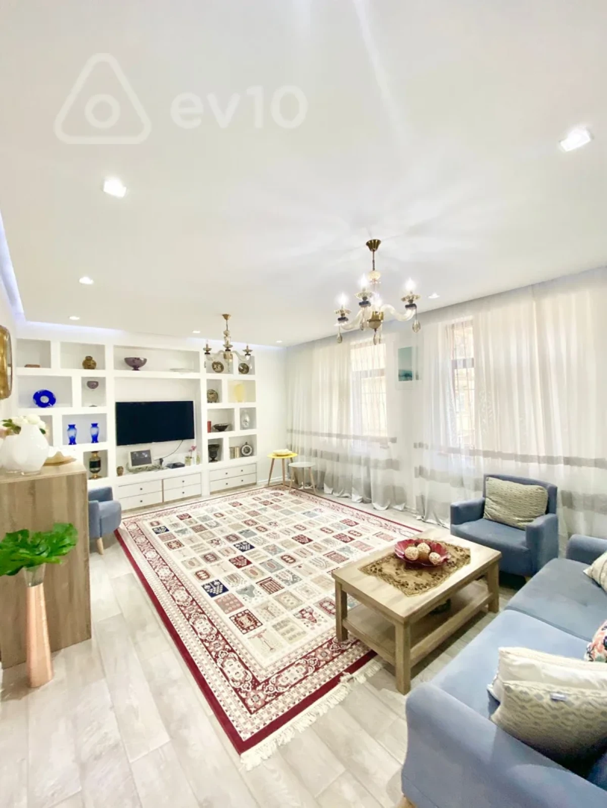 Kirayə verilir 3 otaqlı yeni tikili 145 m²