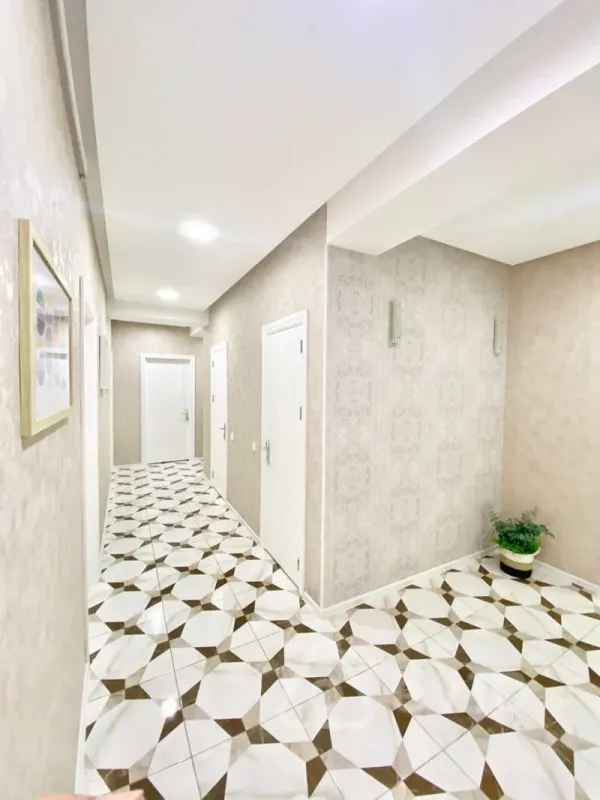 Kirayə verilir 3 otaqlı yeni tikili 145 m²