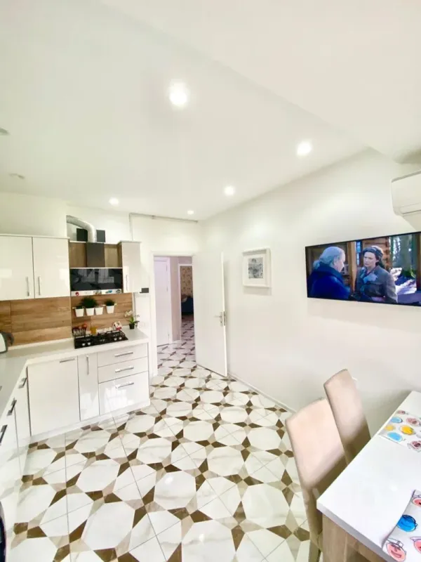 Kirayə verilir 3 otaqlı yeni tikili 145 m²