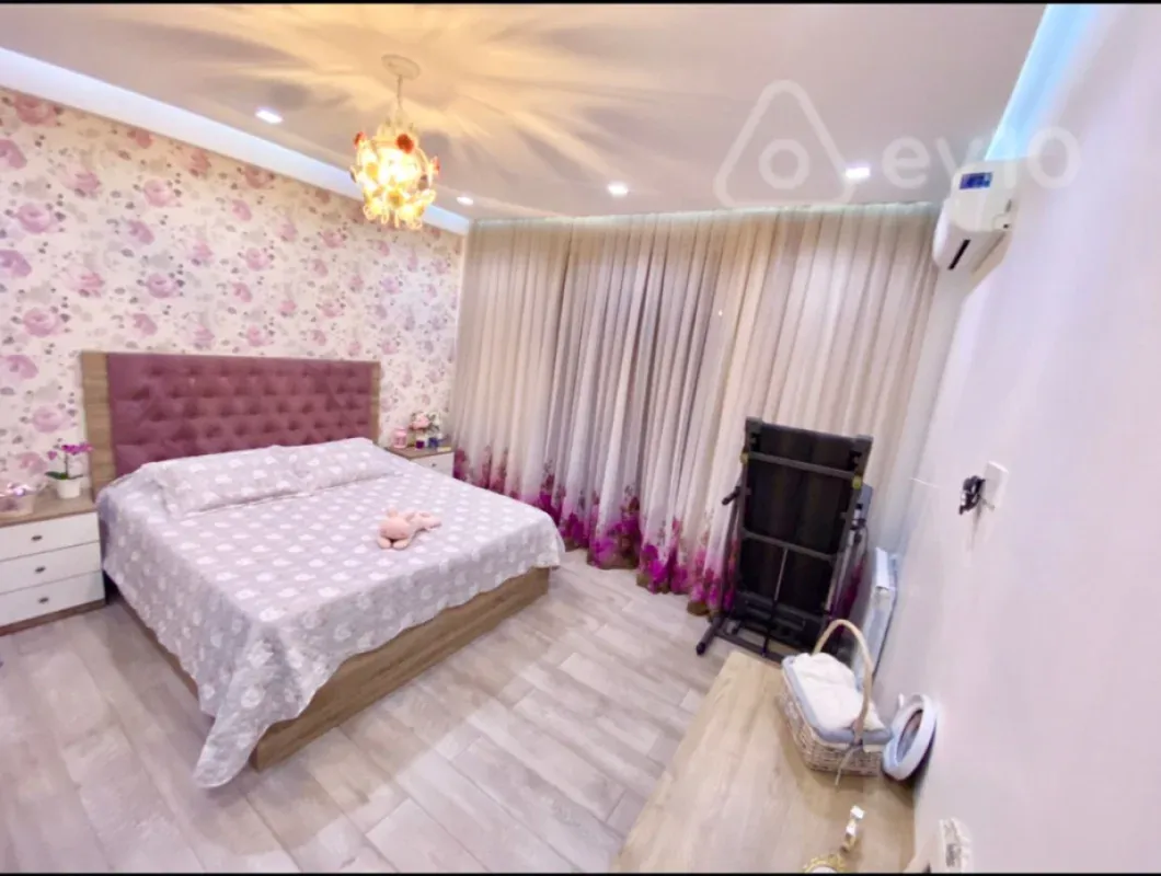 Kirayə verilir 3 otaqlı yeni tikili 145 m²