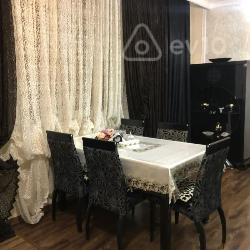 Kirayə verilir 4 otaqlı köhnə tikili 100 m²