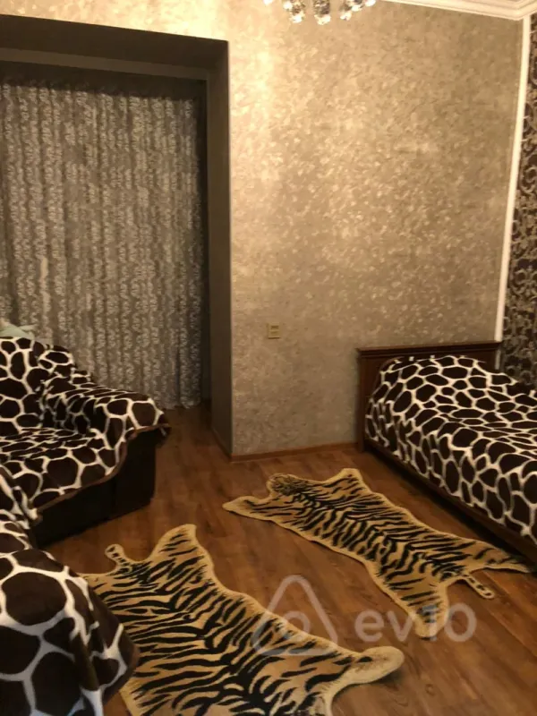 Kirayə verilir 4 otaqlı köhnə tikili 100 m²