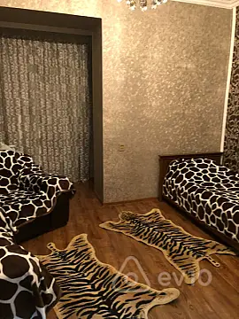 Kirayə verilir 4 otaqlı köhnə tikili 100 m²