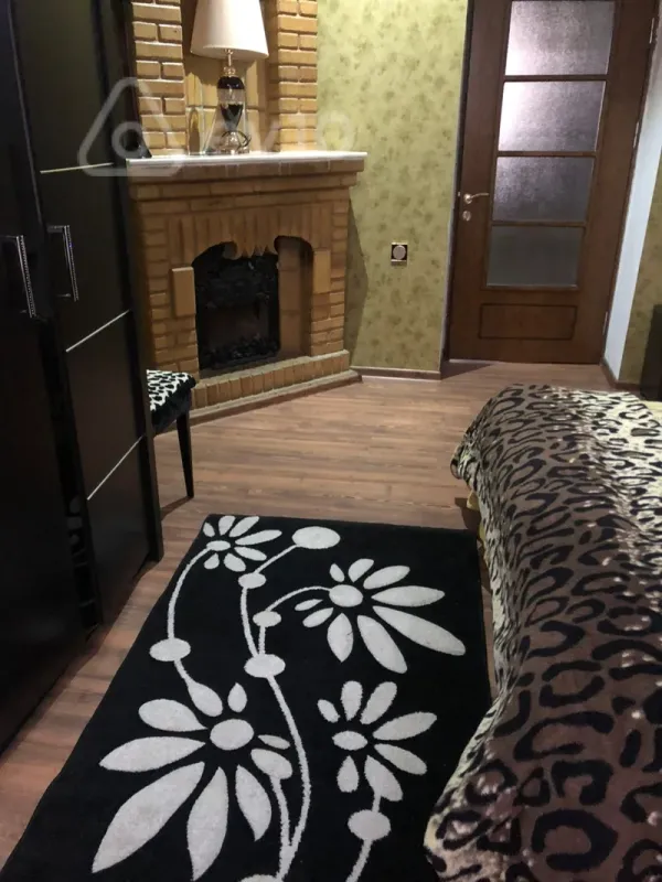 Kirayə verilir 4 otaqlı köhnə tikili 100 m²