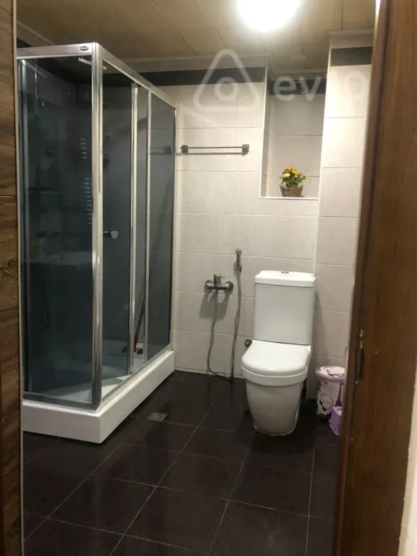 Kirayə verilir 4 otaqlı köhnə tikili 100 m²