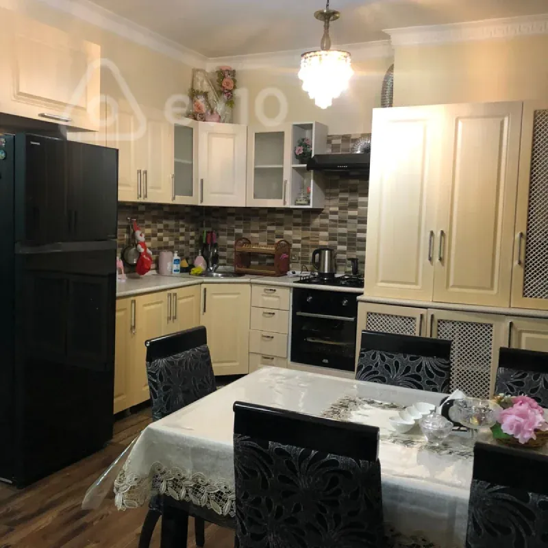 Kirayə verilir 4 otaqlı köhnə tikili 100 m²