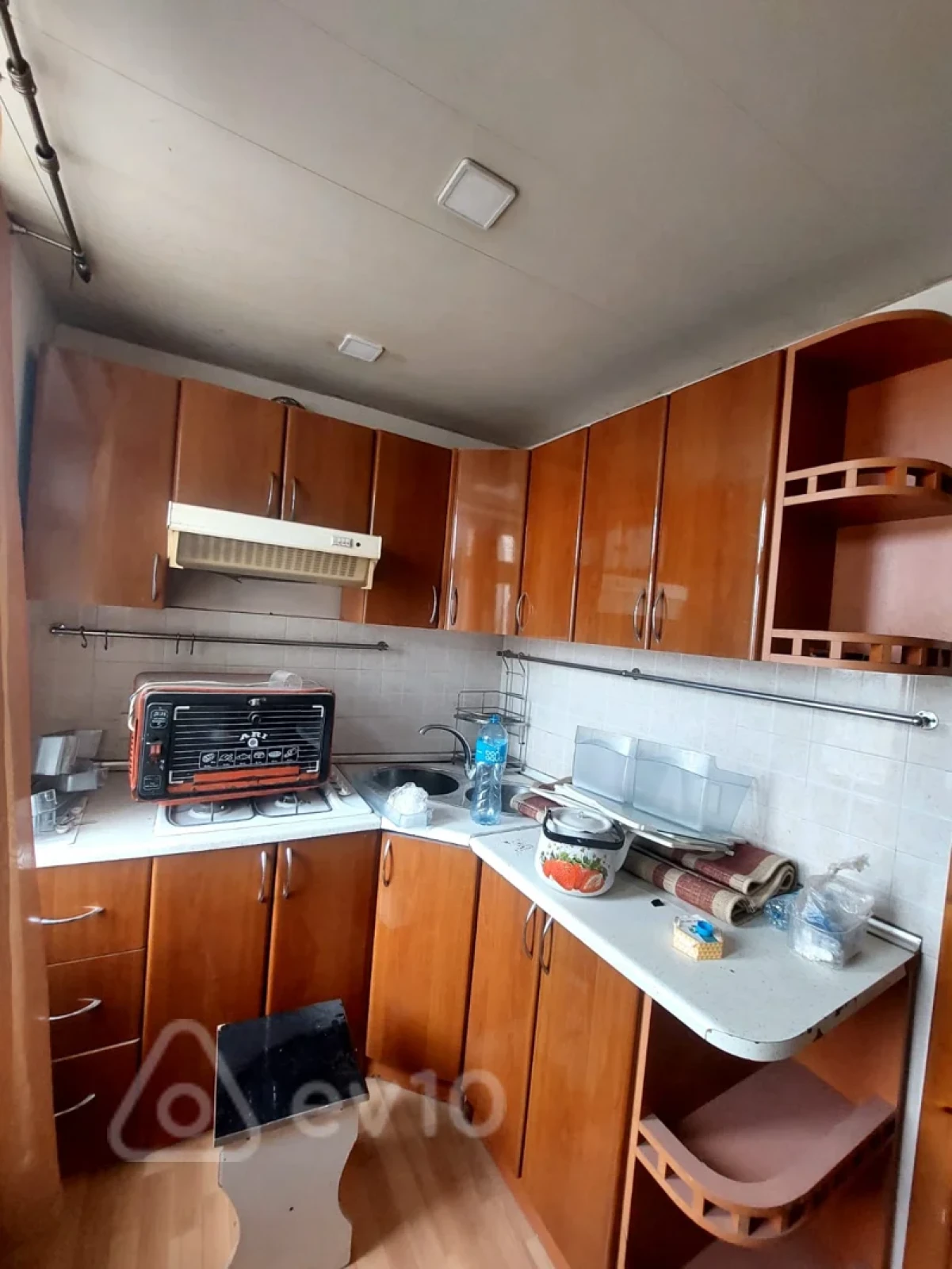 Satılır 1 otaqlı köhnə tikili 34 m²