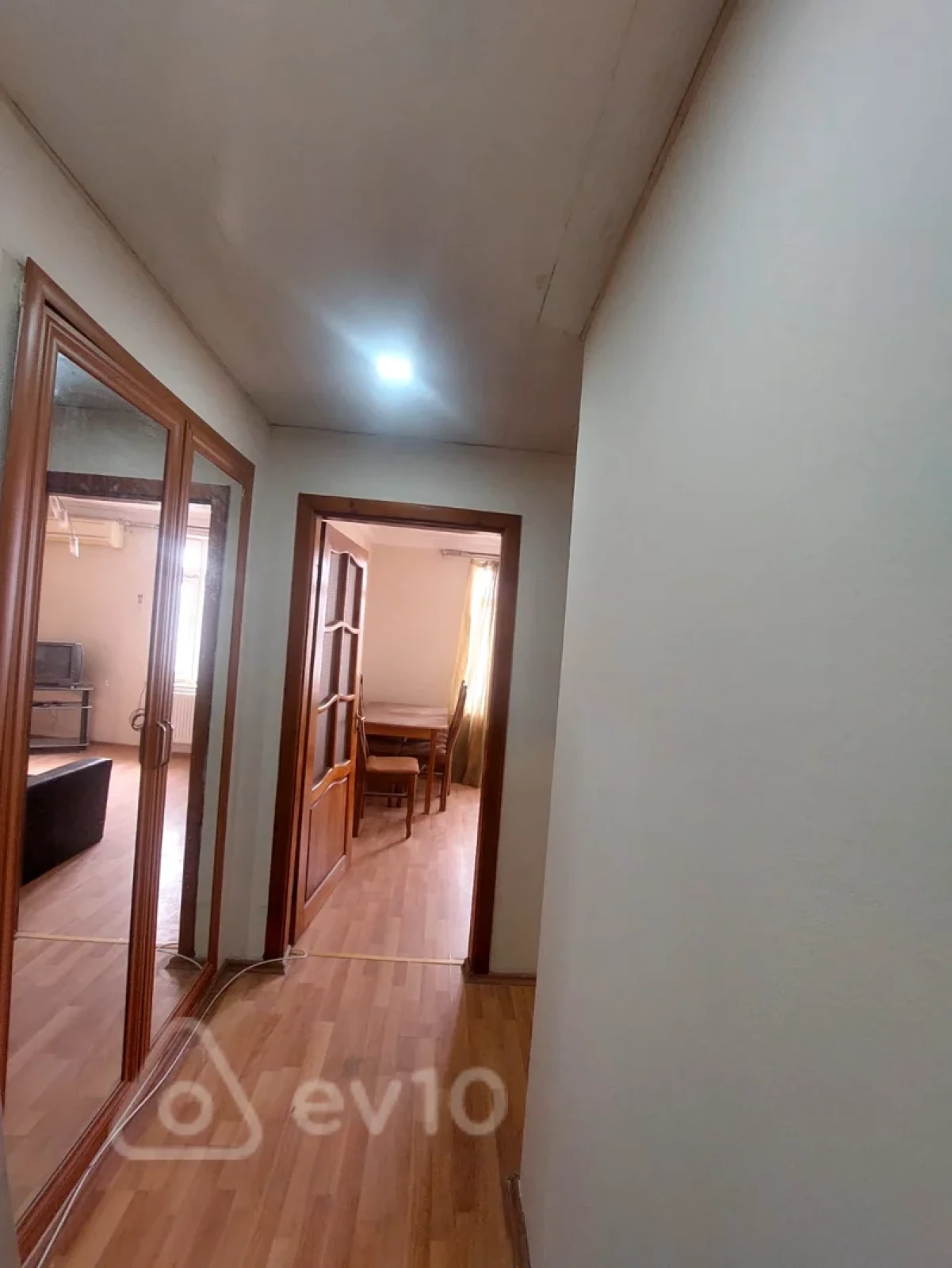 Satılır 1 otaqlı köhnə tikili 34 m²