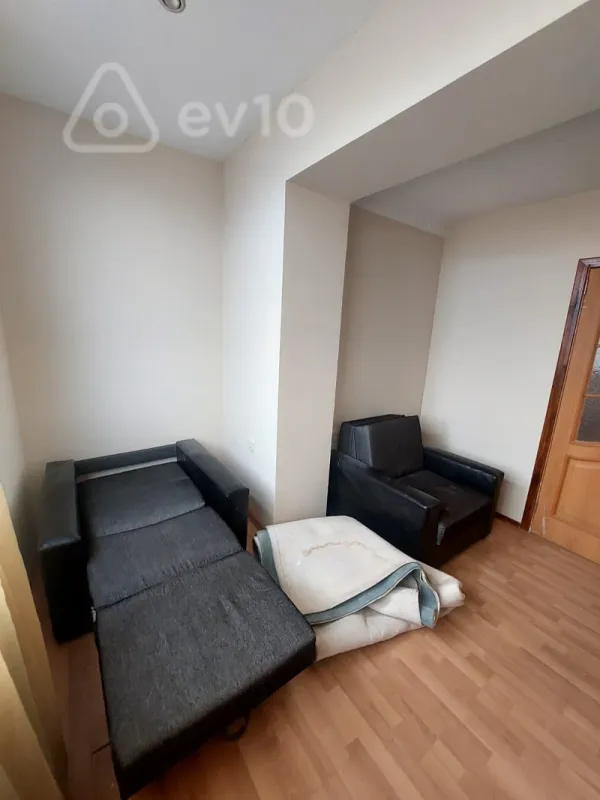 Satılır 1 otaqlı köhnə tikili 34 m²