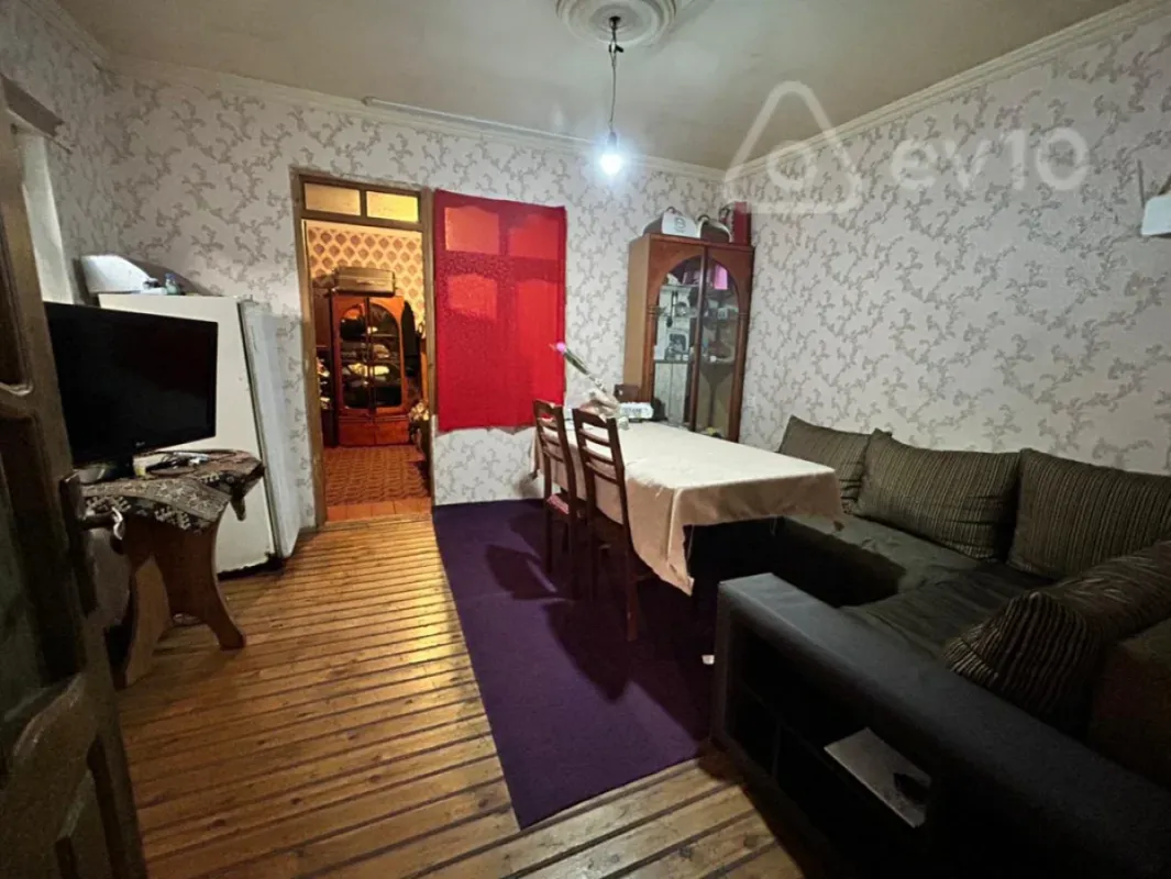 Satılır 3 otaqlı köhnə tikili 70 m²