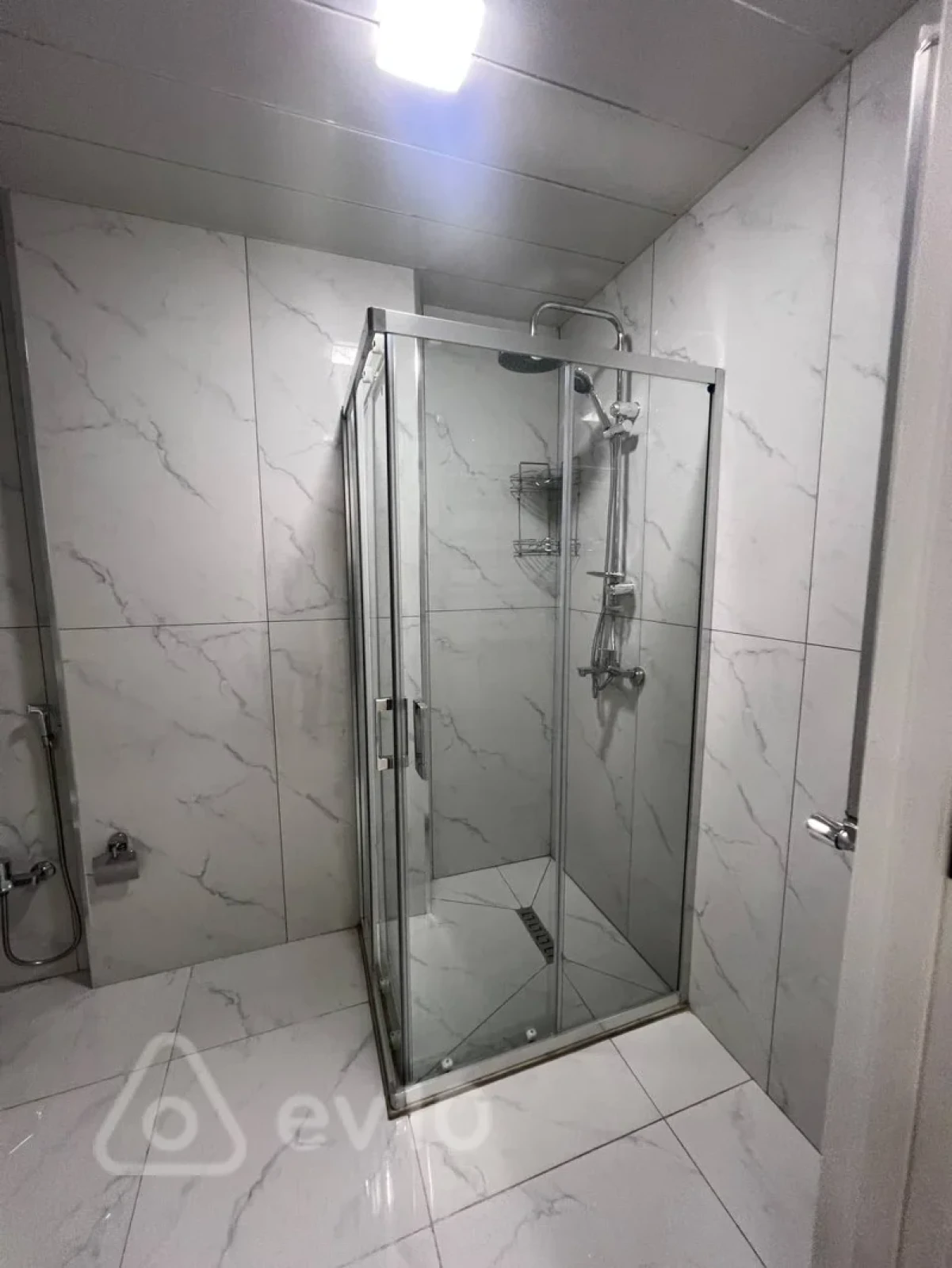 Kirayə verilir 2 otaqlı yeni tikili 55 m²