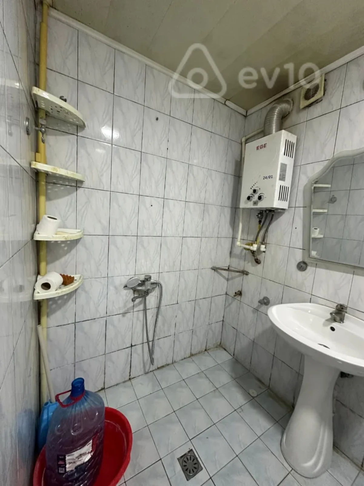 Kirayə verilir 3 otaqlı köhnə tikili 75 m²