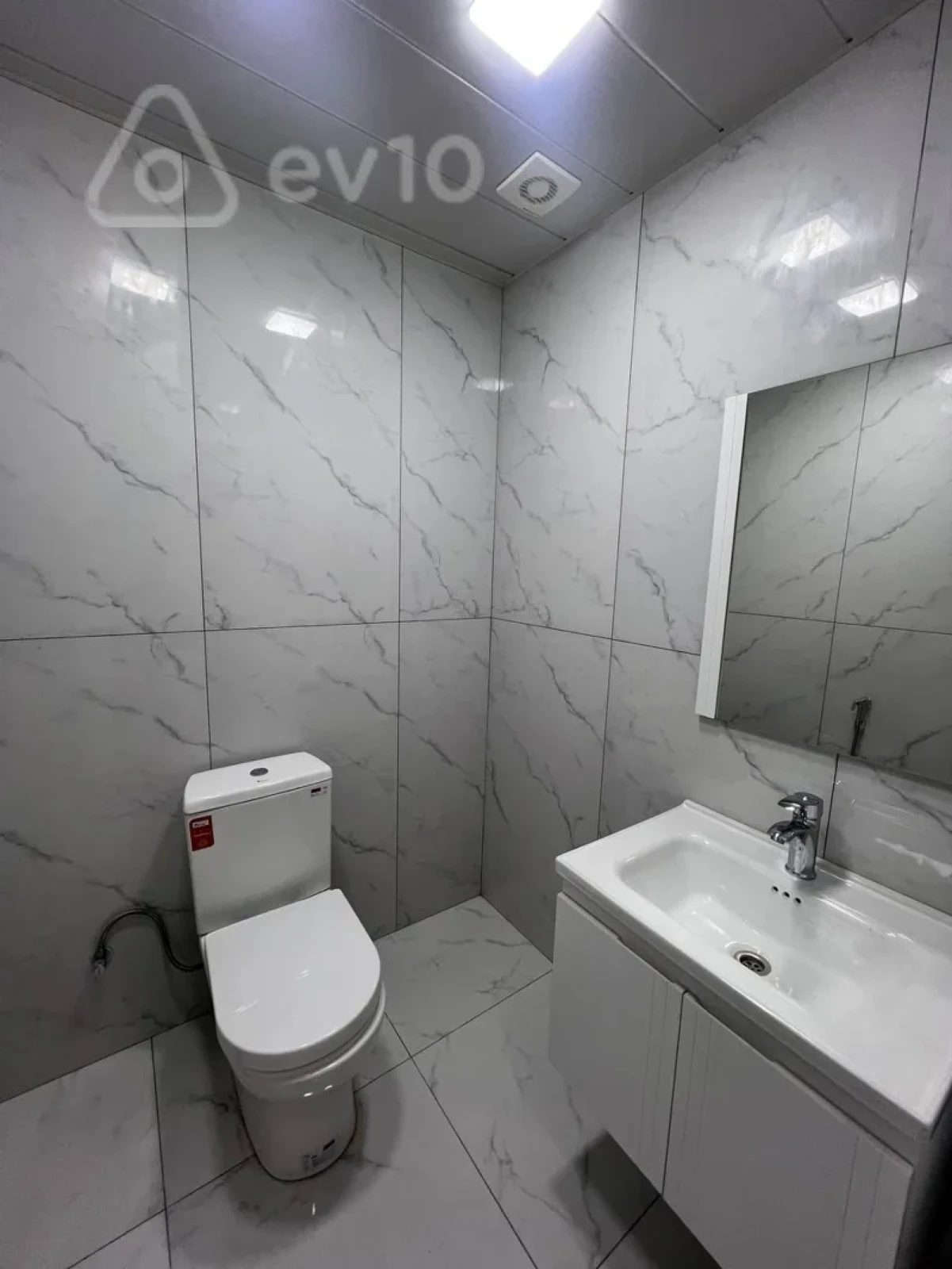 Kirayə verilir 2 otaqlı yeni tikili 83 m²