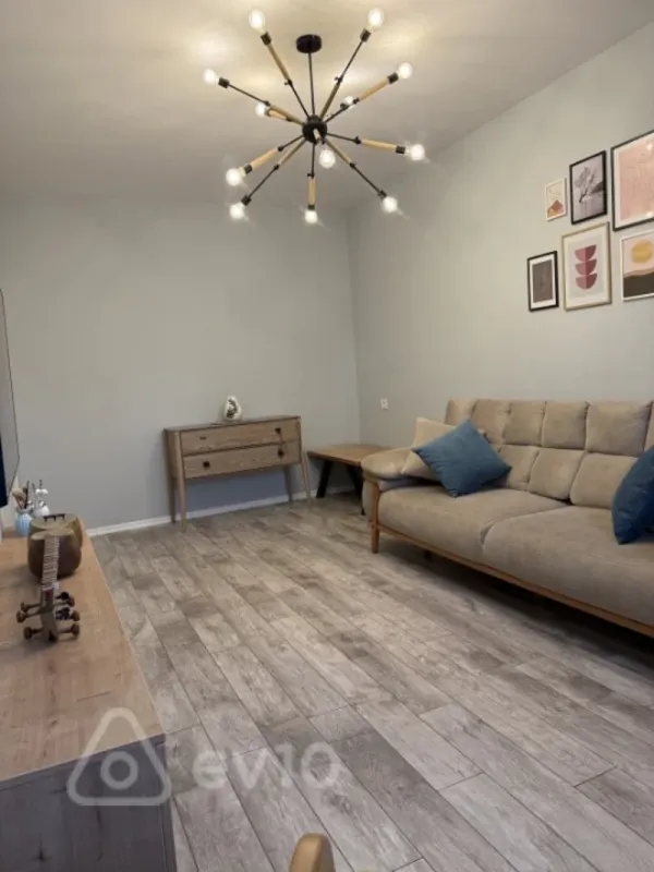 Satılır 2 otaqlı köhnə tikili 60 m²