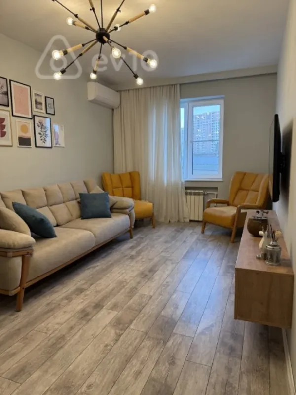 Satılır 2 otaqlı köhnə tikili 60 m²