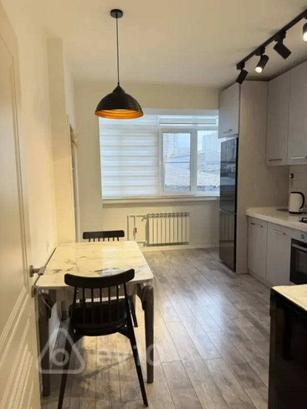 Satılır 2 otaqlı köhnə tikili 60 m²