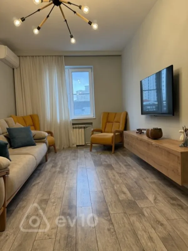 Satılır 2 otaqlı köhnə tikili 60 m²