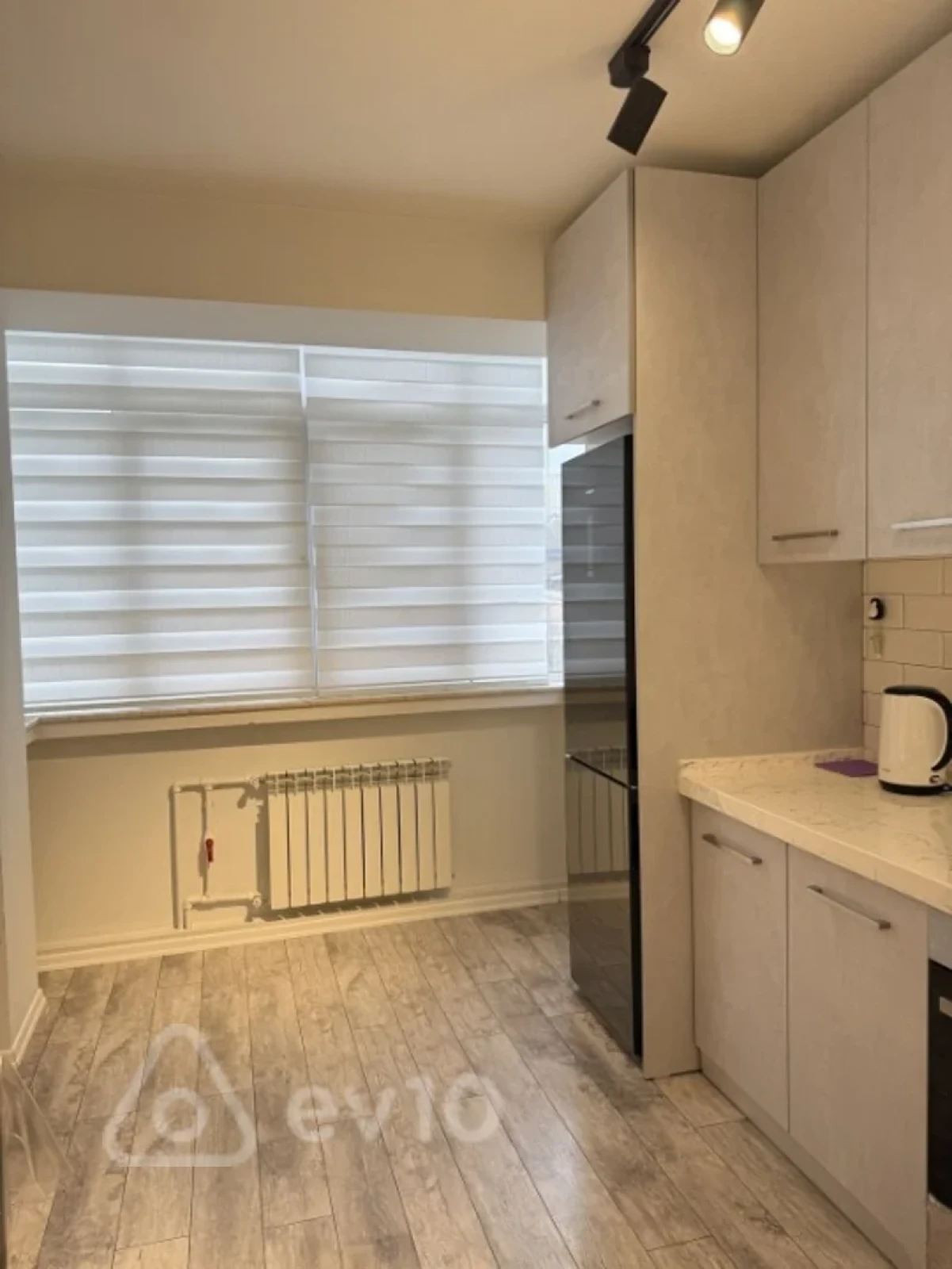 Satılır 2 otaqlı köhnə tikili 60 m²